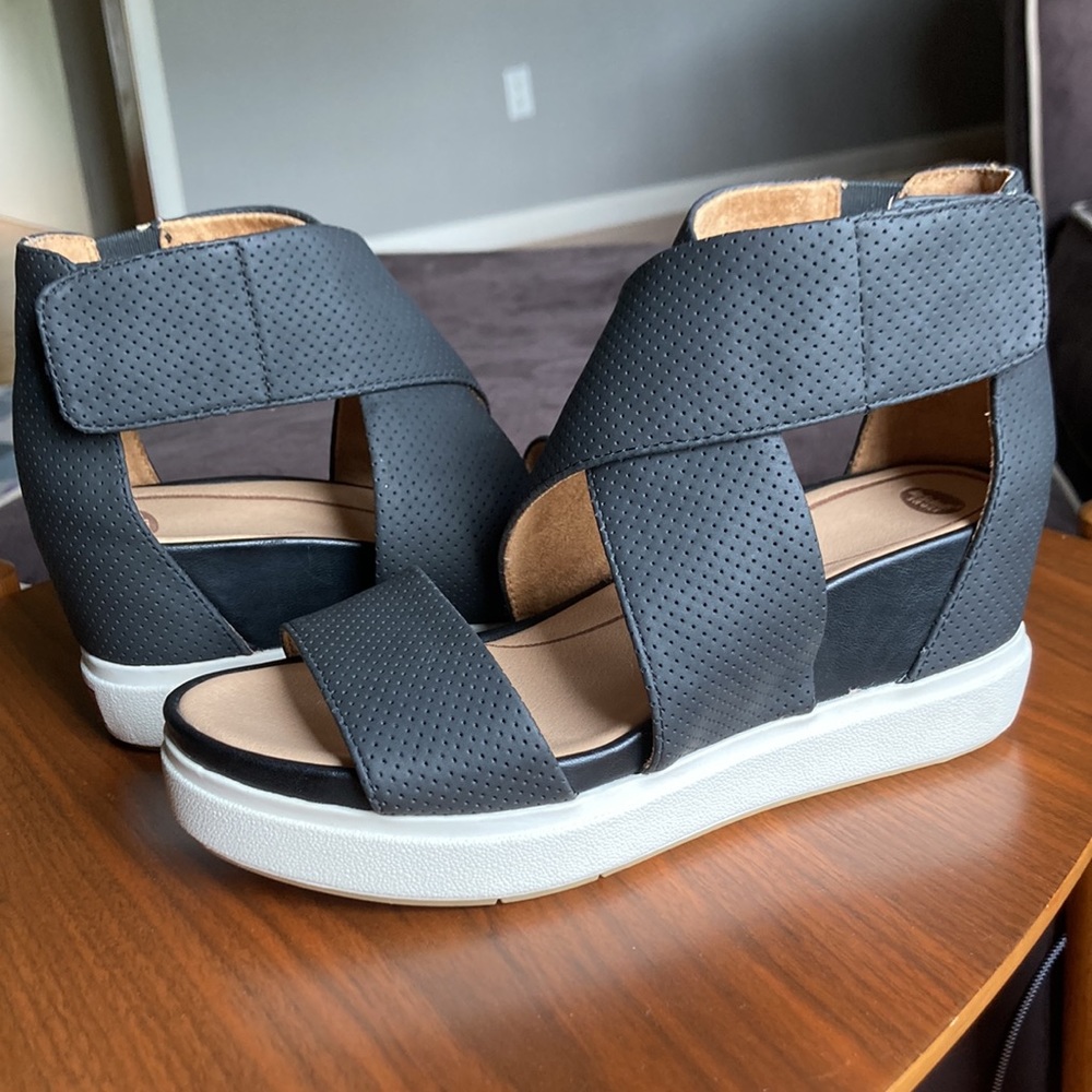Dr. Scholl’s Scheena Wedge Sandal